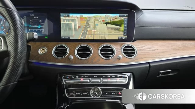 Mercedes-Benz E-Class W213 2018 Серый из Кореи, фото 3