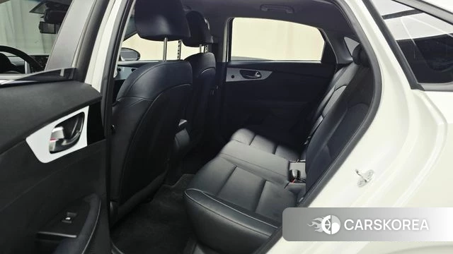 Kia The New K3 2nd generation 2024 Белый из Кореи, фото 3