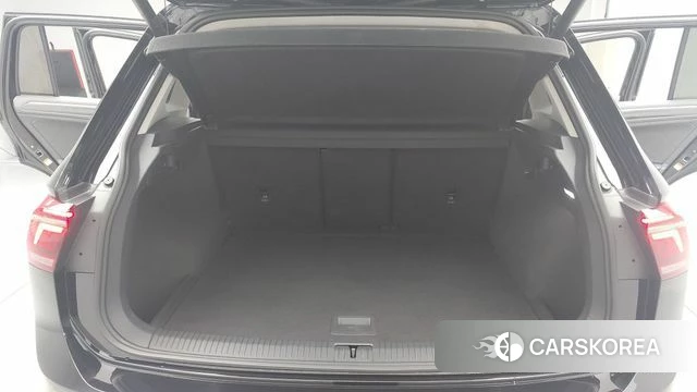 Volkswagen Tiguan second Generation 2023 Черный из Кореи, фото 3