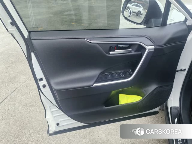 Toyota Wildlander 2022 Белый из Китая, фото 3
