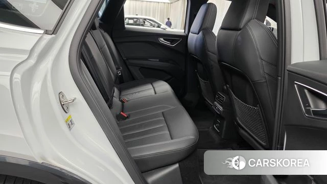Audi Q4 e-Tron (F4) 2025 Белый из Кореи, фото 3