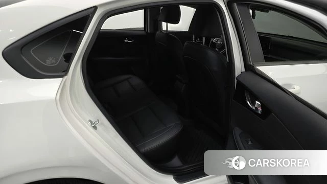 Kia The New K3 2nd generation 2023 Белый из Кореи, фото 3