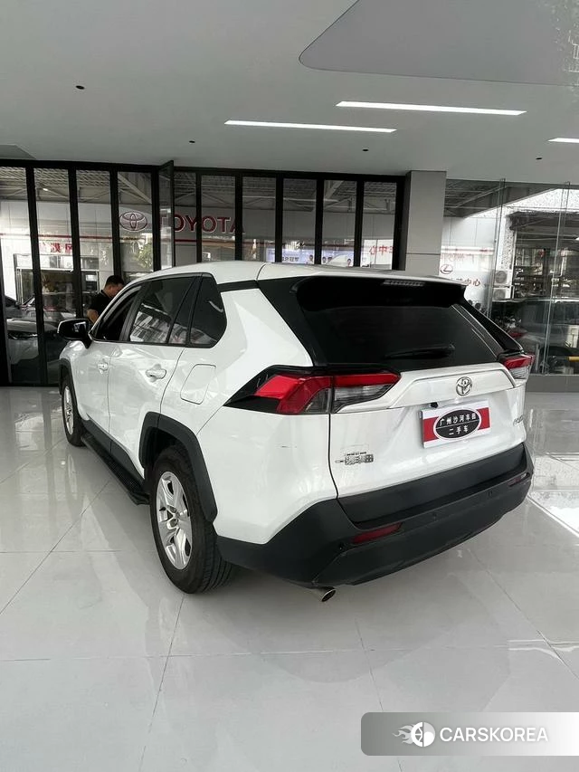 Toyota RAV4 2024 Белый из Китая, фото 3
