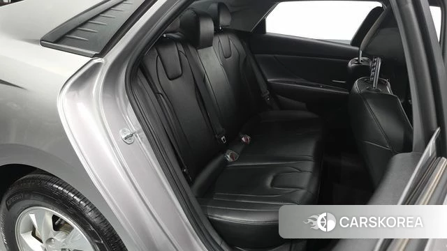 Hyundai Avante (CN7) 2022 Серебристо-серый из Кореи, фото 3