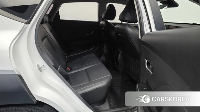 Hyundai Kona (SX2) 2023 Белый из Кореи, фото 3