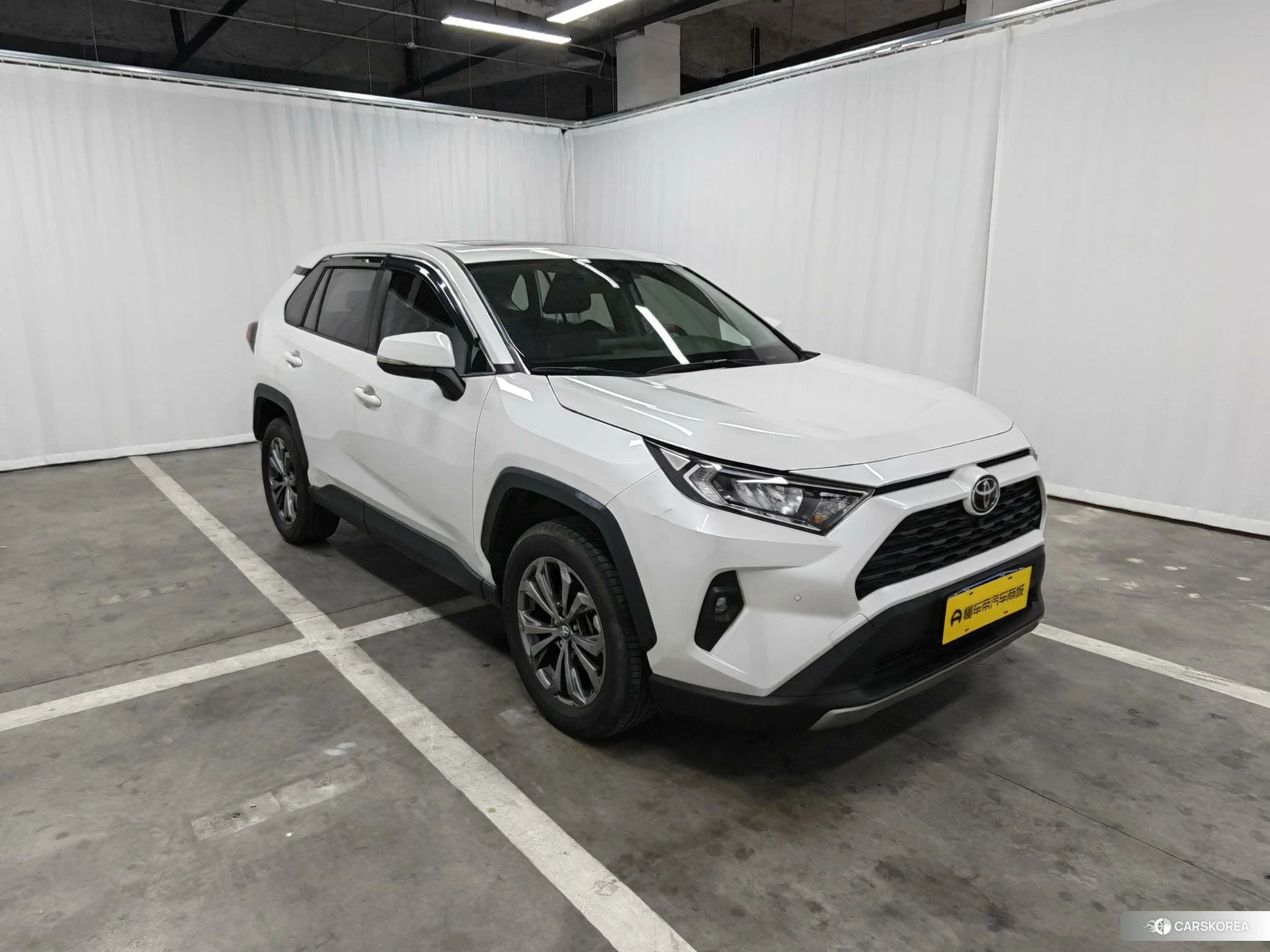 Toyota RAV4 2023 Белый из Китая, фото 3