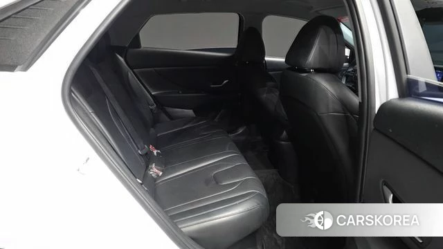 Hyundai Avante Hybrid (CN7) 2023 Белый из Кореи, фото 3