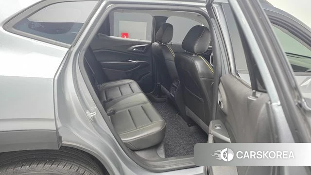 Chevrolet (GM Daewoo) Trax Crossover 2025 Серебристо-серый из Кореи, фото 3