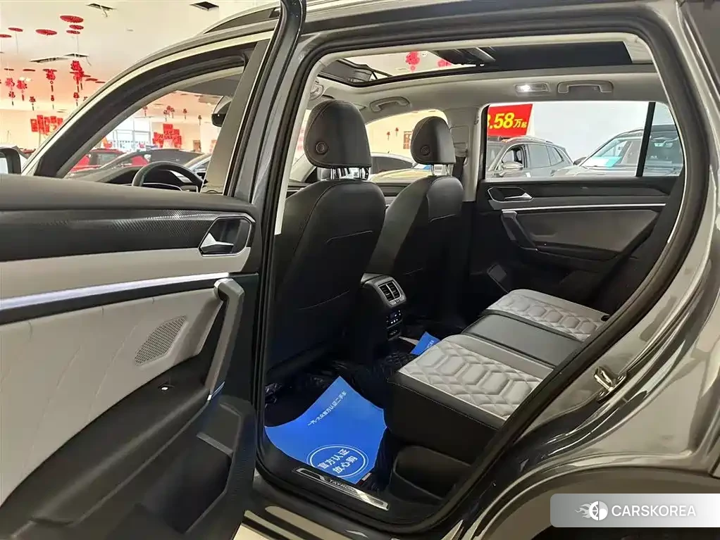 Volkswagen Tayron 2024 Silver/gray из Китая, фото 3