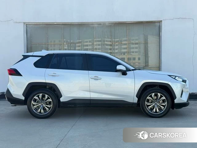Toyota RAV4 2023 Белый из Китая, фото 3