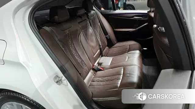 BMW 5 Series (G30) 2018 Белый из Кореи, фото 3