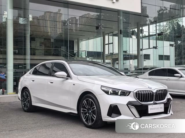 BMW 5 series 2024 Белый из Китая, фото 3