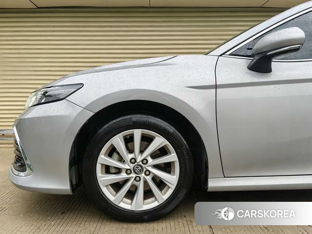 Toyota Camry 2021 Серебристо-серый из Китая, фото 3