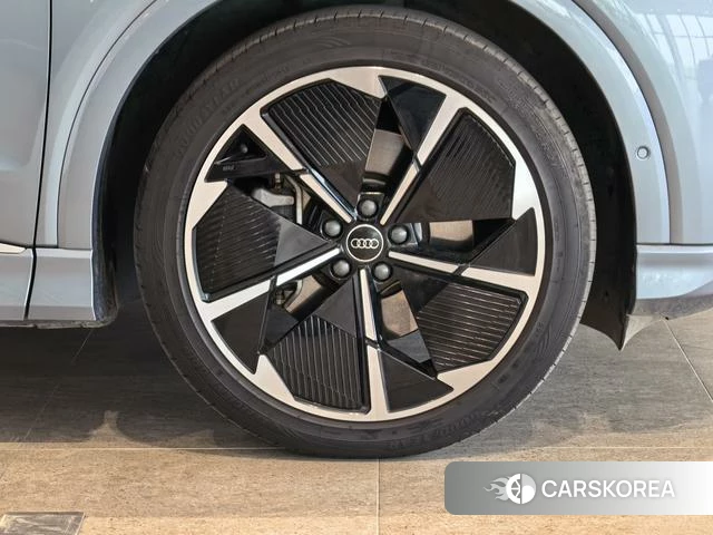 Audi Q4 2023 Синий из Китая, фото 3