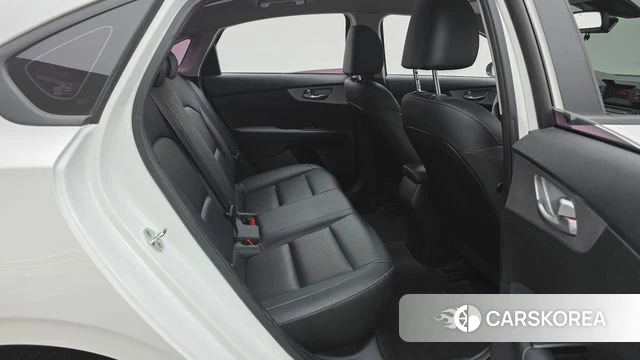 Kia The New K3 2nd generation 2021 Белый из Кореи, фото 3