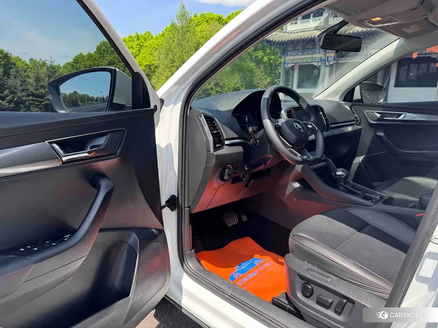 Skoda Karoq 2023 Белый из Китая, фото 3