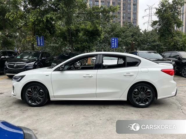 Ford Focus 2023 Белый из Китая, фото 3