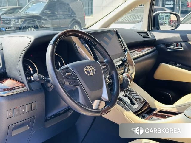Toyota Alphard 2022 Белый из Китая, фото 3