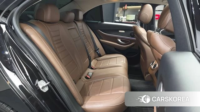 Mercedes-Benz E-Class W213 2018 Черный из Кореи, фото 3