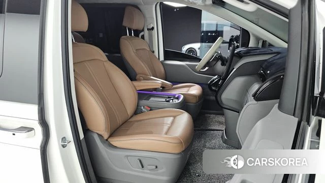 Hyundai Staria 2025 Белый из Кореи, фото 3