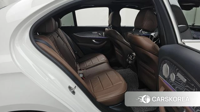Mercedes-Benz E-Class W213 2022 Белый из Кореи, фото 3