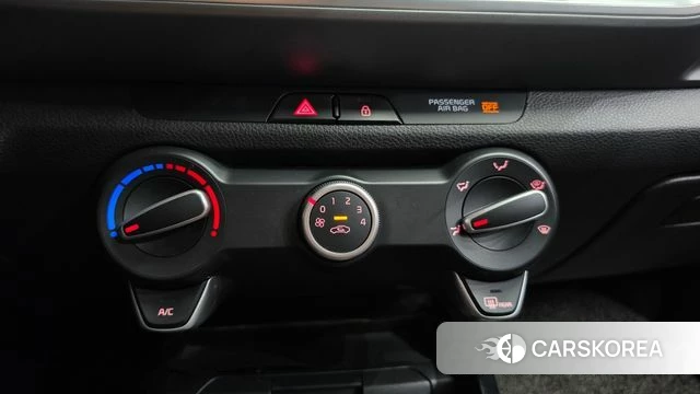 Kia Stonic 2018 Серый из Кореи, фото 3