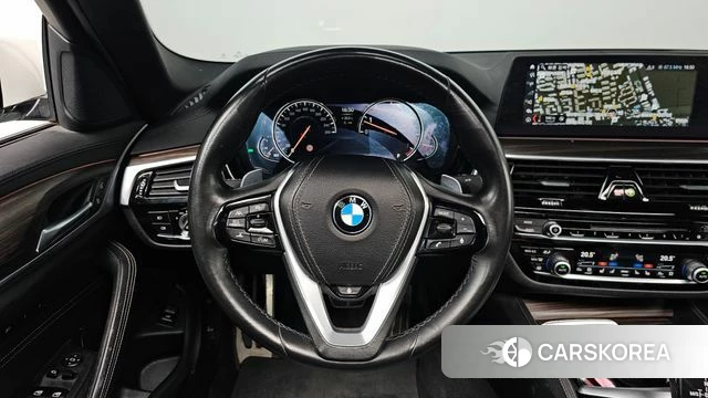 BMW 5 Series (G30) 2018 Белый из Кореи, фото 3