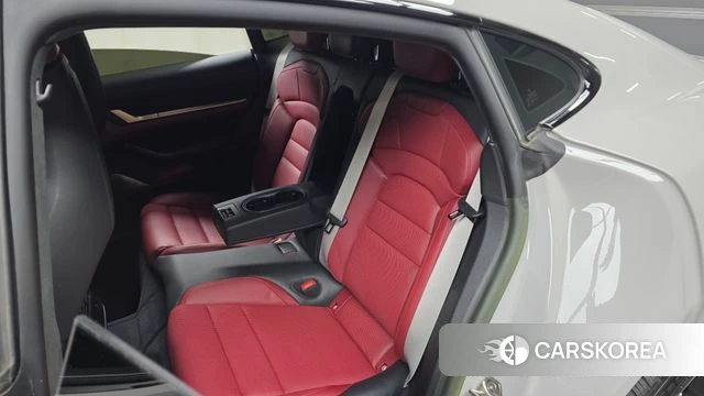 Porsche Taycan 2023 Серебристо-серый из Кореи, фото 3