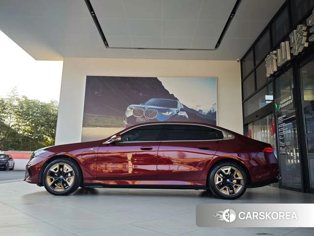 BMW i5 2024 Красный из Китая, фото 3