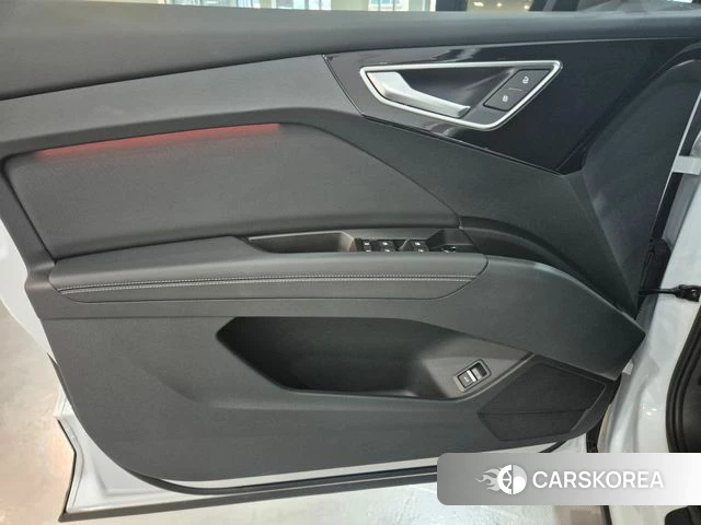 Audi Q4 e-Tron (F4) 2026 Белый из Кореи, фото 3