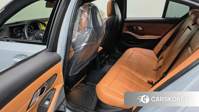 BMW 3 Series (G20) 2023 Серебристо-серый из Кореи, фото 3
