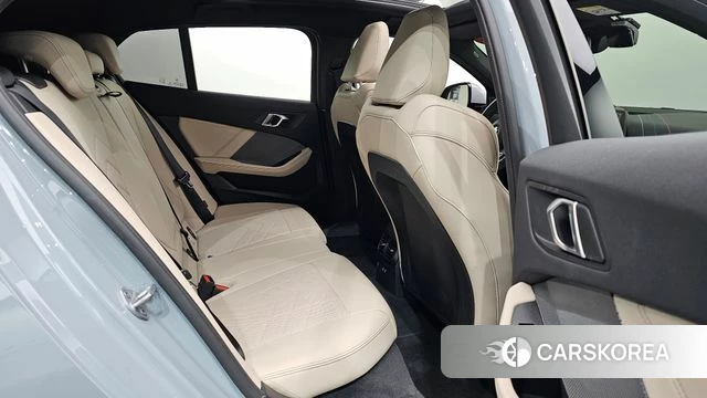 BMW 1 Series (F70) 2025 Светло-серебряный цвет из Кореи, фото 3