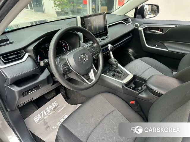 Toyota RAV4 2021 Серебристо-серый из Китая, фото 3