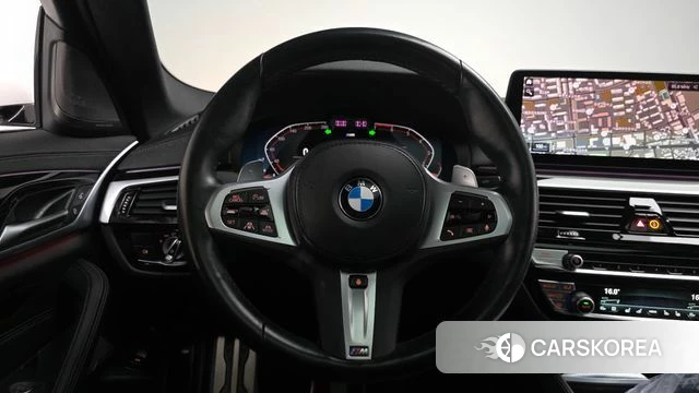 BMW 5 Series (G30) 2023 Белый из Кореи, фото 3