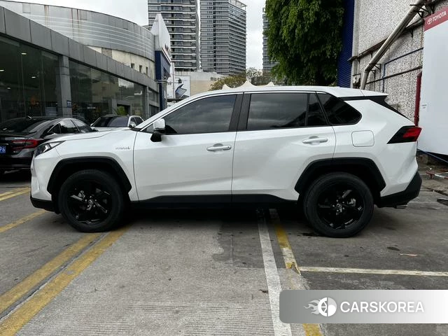 Toyota RAV4 2021 Белый из Китая, фото 3