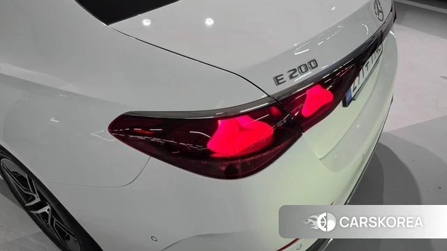 Mercedes-Benz E-Class W214 2026 Белый из Кореи, фото 3