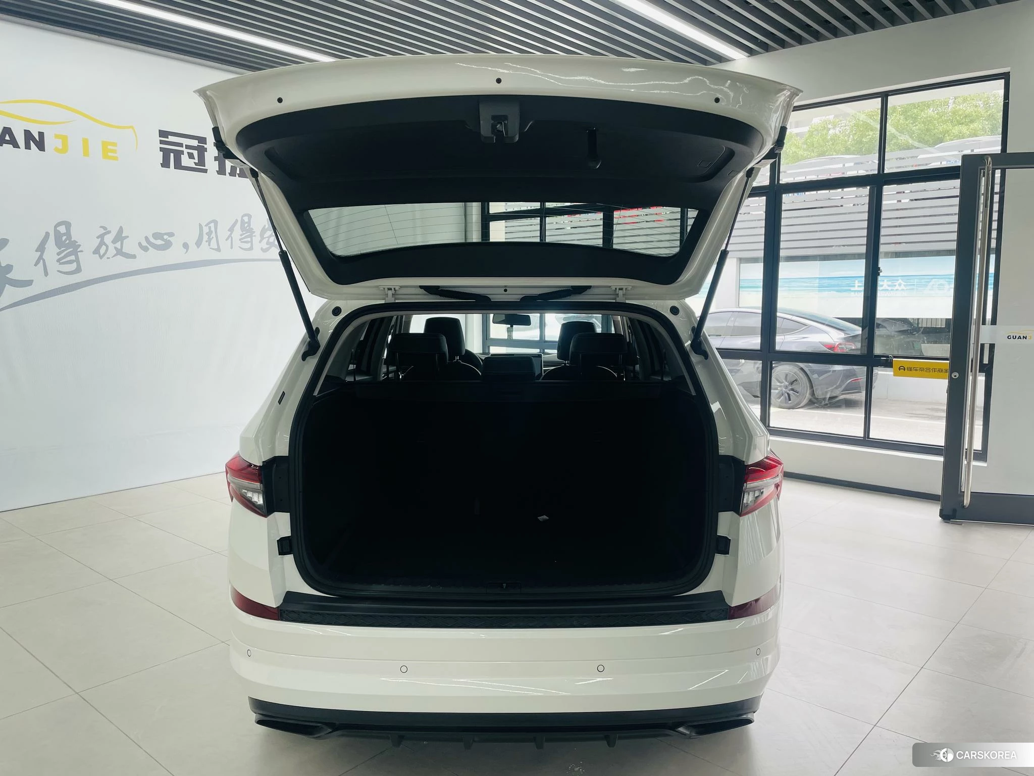 Skoda Kodiaq 2023 Белый из Китая, фото 3