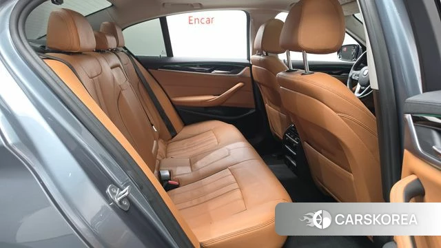 BMW 5 Series (G30) 2019 Светло-серебряный цвет из Кореи, фото 3