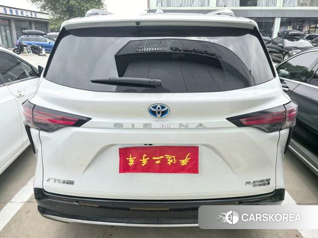 Toyota Sienna 2023 Белый из Китая, фото 3