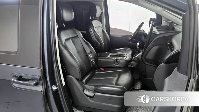 Hyundai Staria 2022 Серый из Кореи, фото 3