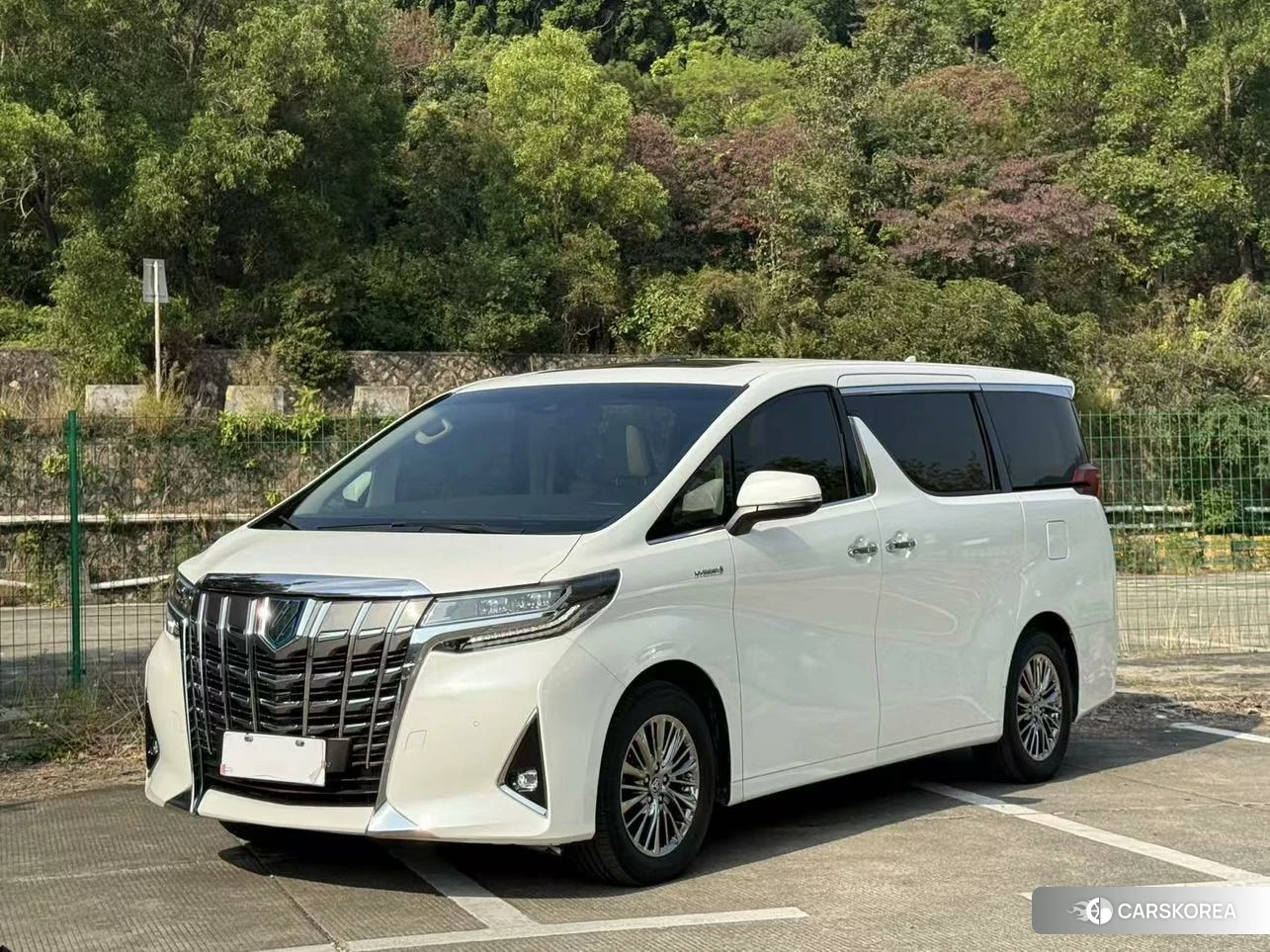 Toyota Alphard 2021 Белый из Китая, фото 3