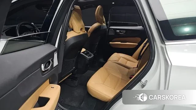 Volvo XC60 second Generation 2024 Белый из Кореи, фото 3
