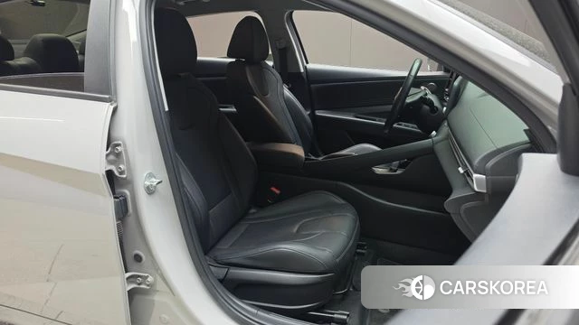 Hyundai Avante (CN7) 2020 Серебристо-серый из Кореи, фото 3