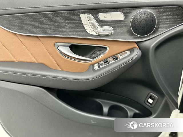 Mercedes-Benz GLC 2023 Белый из Китая, фото 3