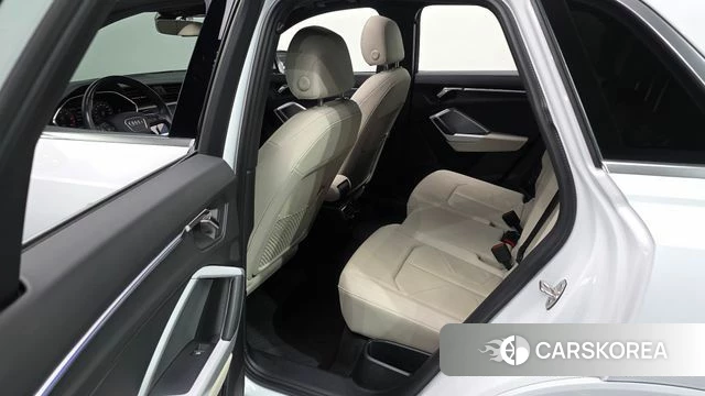 Audi Q3 (F3) 2023 Белый из Кореи, фото 4