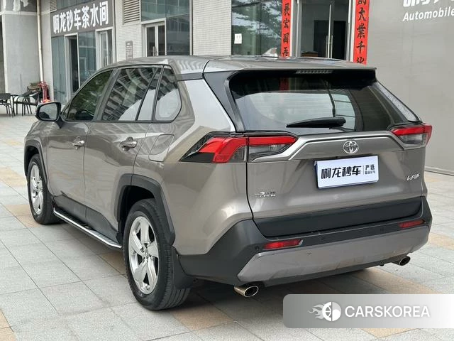 Toyota RAV4 2021 Серебристо-серый из Китая, фото 3