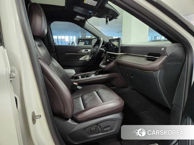 Ford Explorer 6th Generation 2025 Белый из Кореи, фото 3