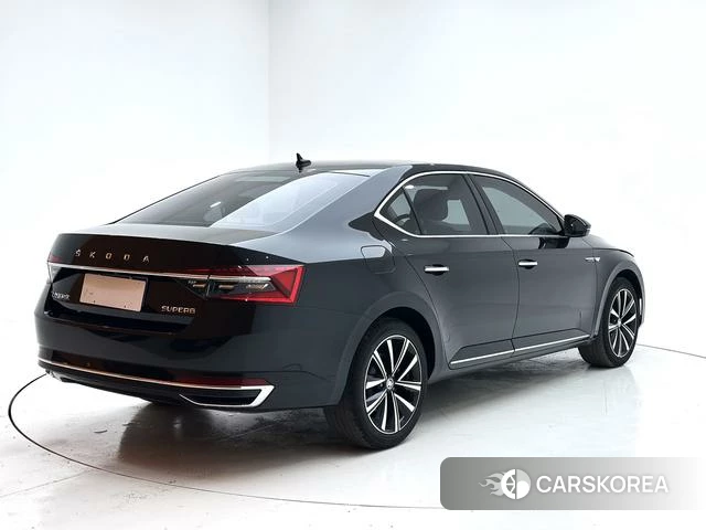 Skoda Superb 2023 Черный из Китая, фото 3