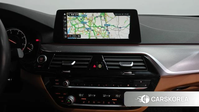 BMW 5 Series (G30) 2018 Черный из Кореи, фото 3