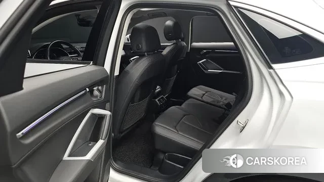 Audi Q3 (F3) 2024 Белый из Кореи, фото 3